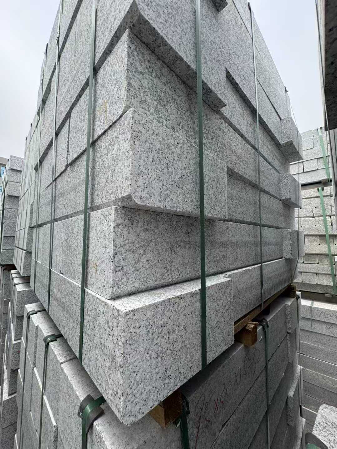 平顶山芝麻白路牙石 马路牙子