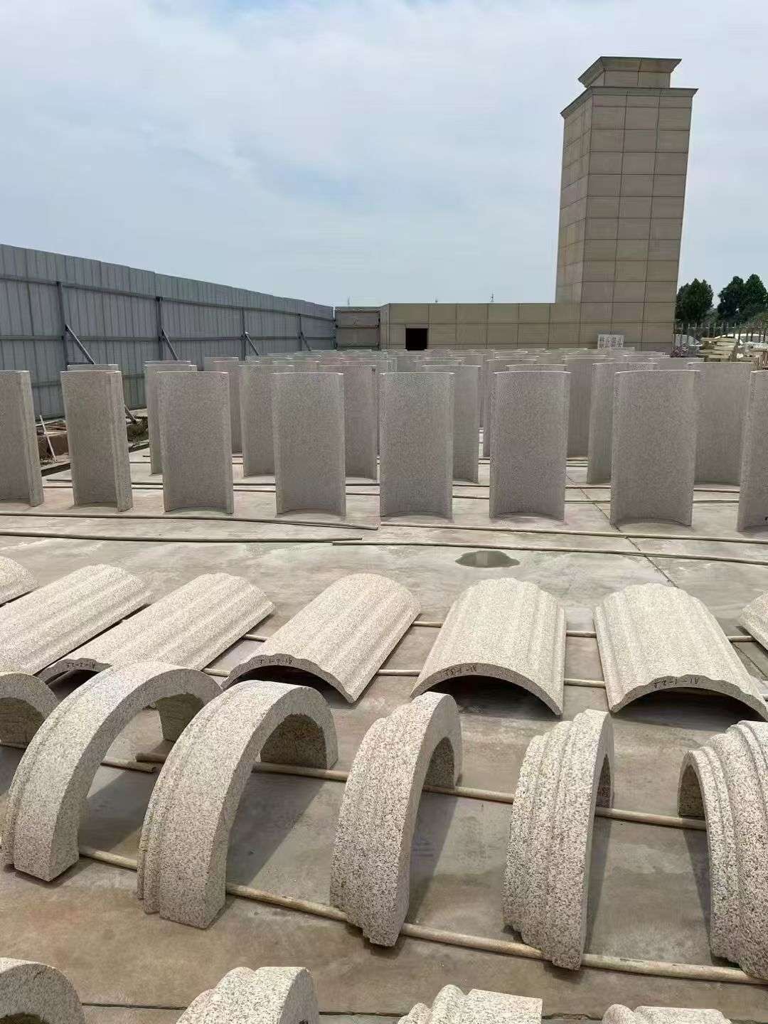 平顶山黄金麻别墅柱皮 异形 线条定制